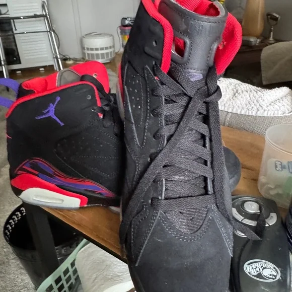 Air Jordan Nike MVP 'Raptors' sneakers. - Picture 2 of 5